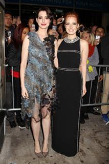 Anne Hathaway feet photo thumbnail