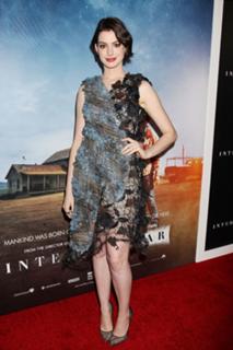 Anne Hathaway feet photo thumbnail