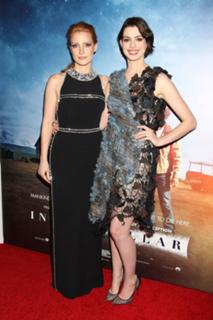 Anne Hathaway feet photo thumbnail