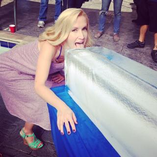 Angela Kinsey feet photo thumbnail
