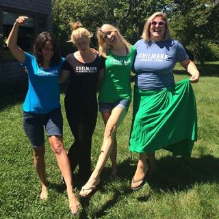 Nikki Glaser feet photo 3