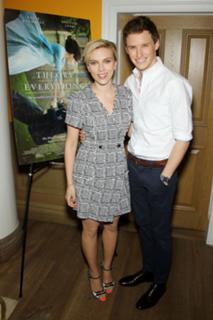 Scarlett Johansson feet photo thumbnail
