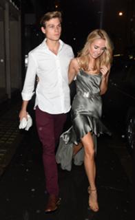 Kimberley Garner feet photo thumbnail