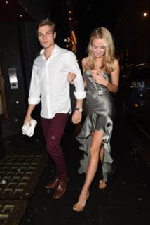 Kimberley Garner feet photo thumbnail