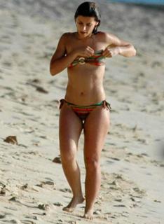 Nelly Furtado feet photo thumbnail