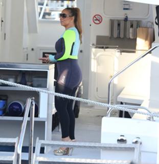 Mariah Carey feet photo thumbnail