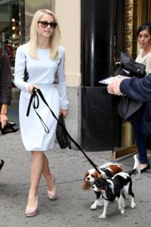 Julianne Hough feet photo thumbnail