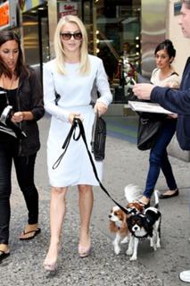 Julianne Hough feet photo thumbnail