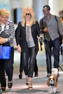 Julianne Hough feet photo thumbnail