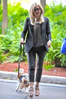 Julianne Hough feet photo thumbnail