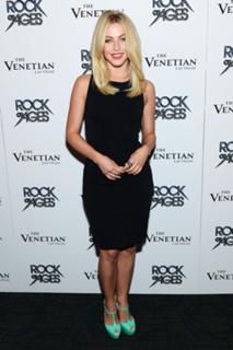 Julianne Hough feet photo thumbnail