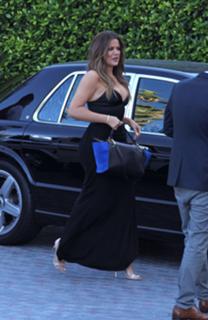 Khloé Kardashian feet photo thumbnail