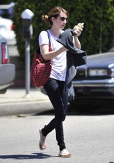 Emma Roberts feet photo thumbnail