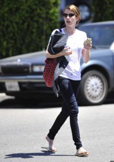 Emma Roberts feet photo thumbnail