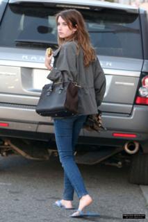 Emma Roberts feet photo thumbnail