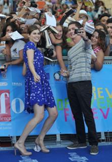 Alexandra Daddario feet photo thumbnail