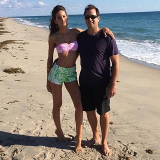 Izabel Goulart feet photo thumbnail