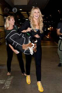 Julianne Hough feet photo thumbnail