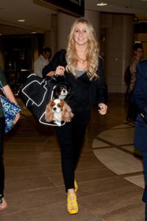 Julianne Hough feet photo thumbnail