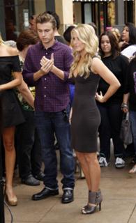 Julianne Hough feet photo thumbnail
