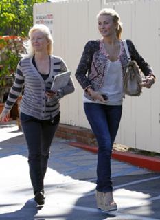 Julianne Hough feet photo thumbnail