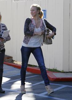 Julianne Hough feet photo thumbnail