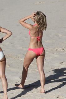 Julianne Hough feet photo thumbnail