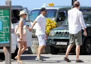 Julianne Hough feet photo thumbnail