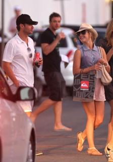 Julianne Hough feet photo thumbnail