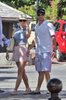Julianne Hough feet photo thumbnail
