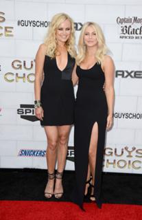 Julianne Hough feet photo thumbnail