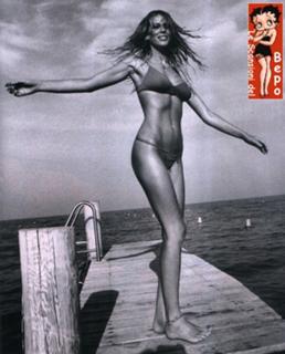 Alessia Marcuzzi feet photo 4