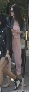 Kendall Jenner feet photo thumbnail