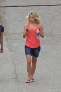 Julianne Hough feet photo thumbnail