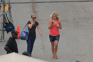 Julianne Hough feet photo thumbnail