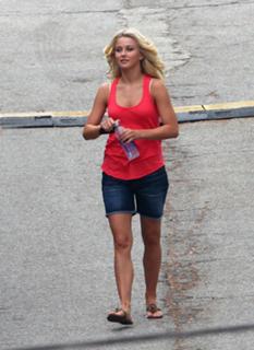 Julianne Hough feet photo thumbnail
