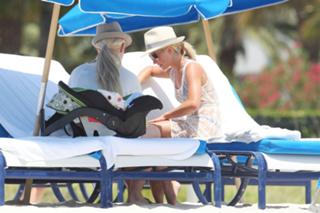 Julianne Hough feet photo thumbnail