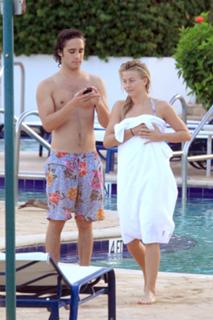 Julianne Hough feet photo thumbnail