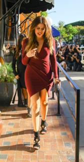 Khloé Kardashian feet photo thumbnail