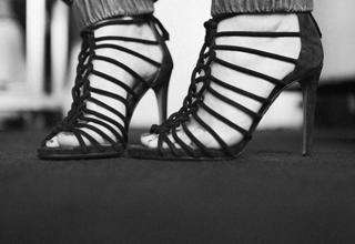 Blanca Suárez feet photo thumbnail