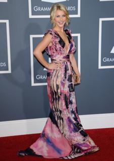 Julianne Hough feet photo thumbnail