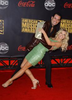 Julianne Hough feet photo thumbnail