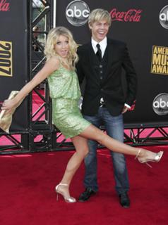 Julianne Hough feet photo thumbnail