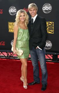 Julianne Hough feet photo thumbnail
