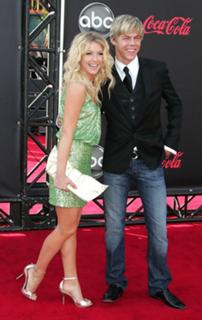 Julianne Hough feet photo thumbnail