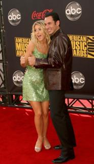 Julianne Hough feet photo thumbnail
