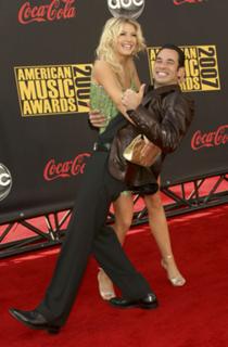 Julianne Hough feet photo thumbnail
