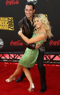 Julianne Hough feet photo thumbnail