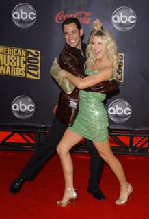 Julianne Hough feet photo thumbnail