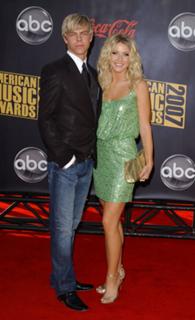 Julianne Hough feet photo thumbnail